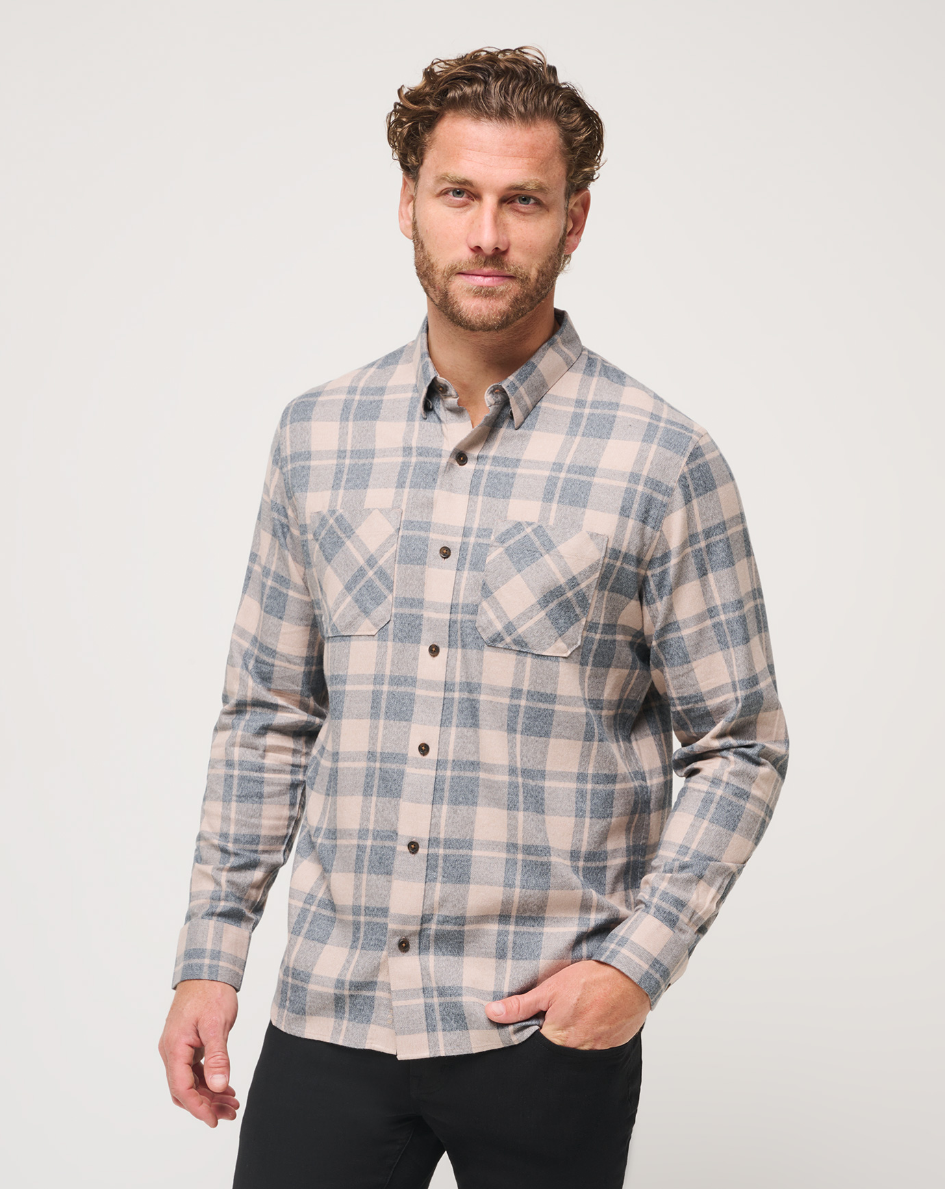 Grey Sweatpants with Plaid Shirt Outfits For Men (16 ideas