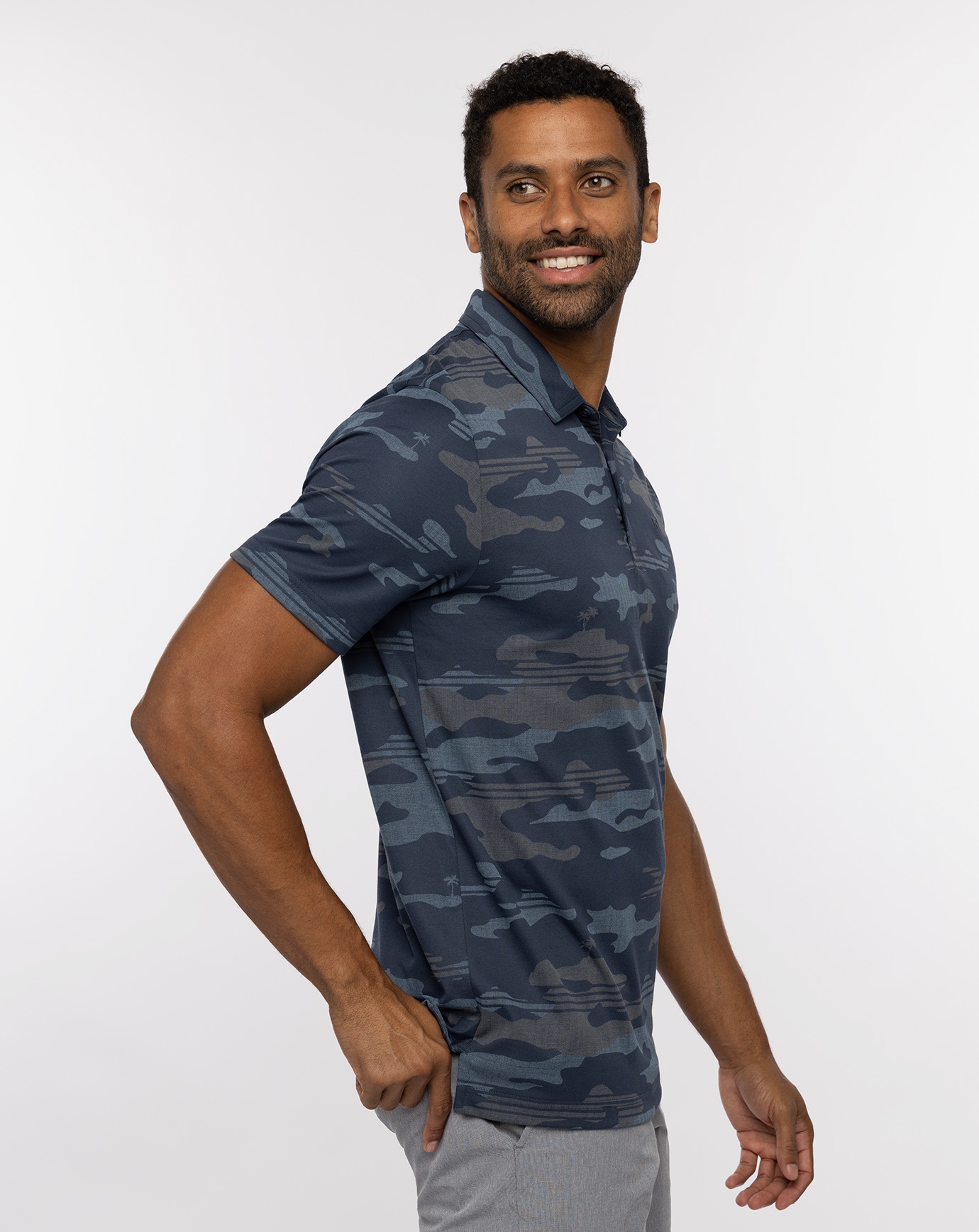 BEACHSIDE STEALTH POLO TravisMathew