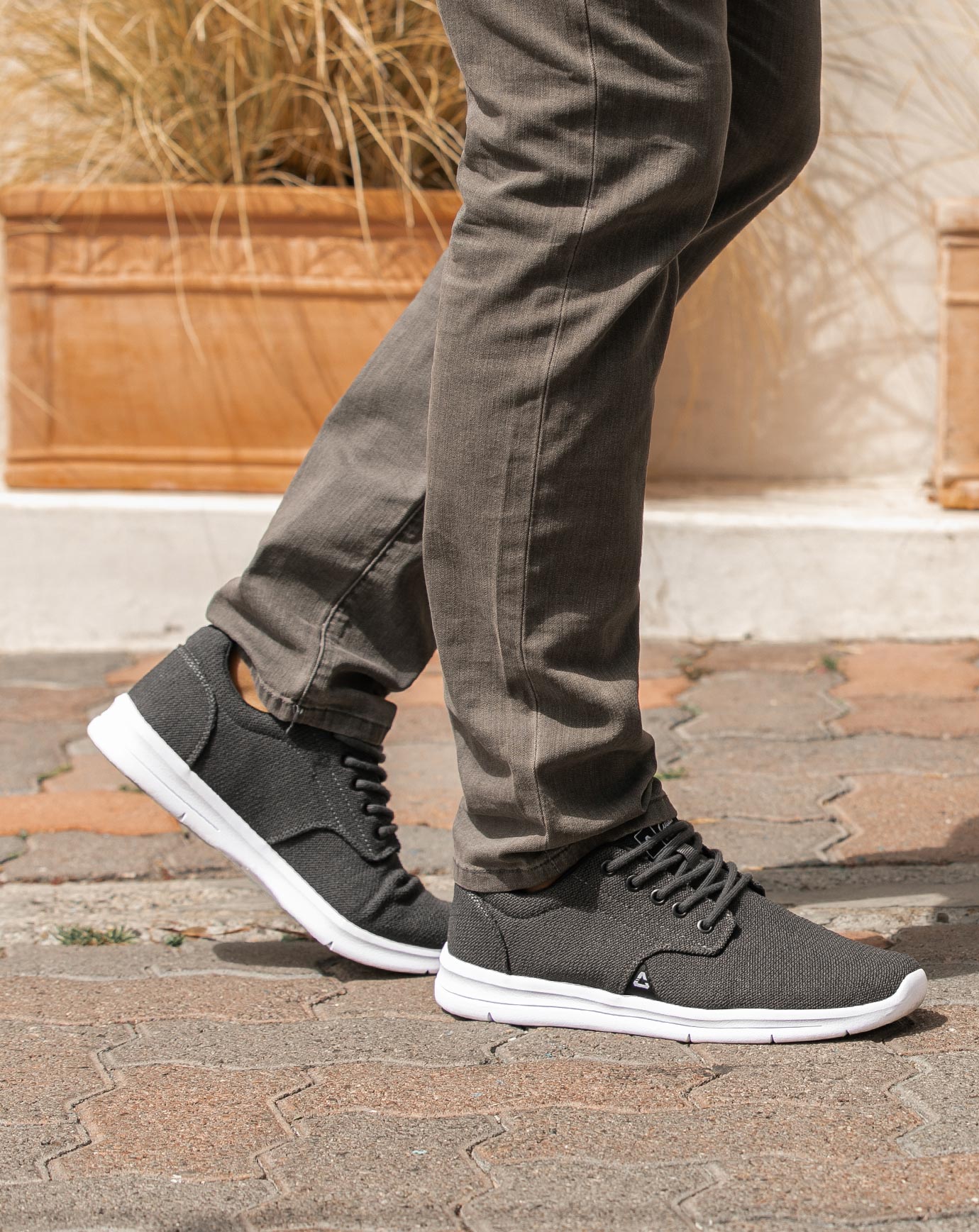 THE DAILY KNIT SHOE Image Thumbnail 2