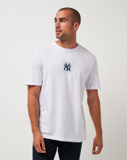 NEW YORK YANKEES IN THE DUGOUT TEE Image Thumbnail 0